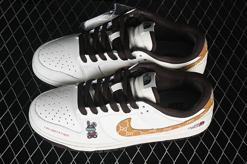 All categories Nk SB Dunk Series Nk SB Dunk Low High-end customized low-top sneakers Nike SB Dunk Low joint white, black and brown High-end customized low-top casual sneakers YF9511-916